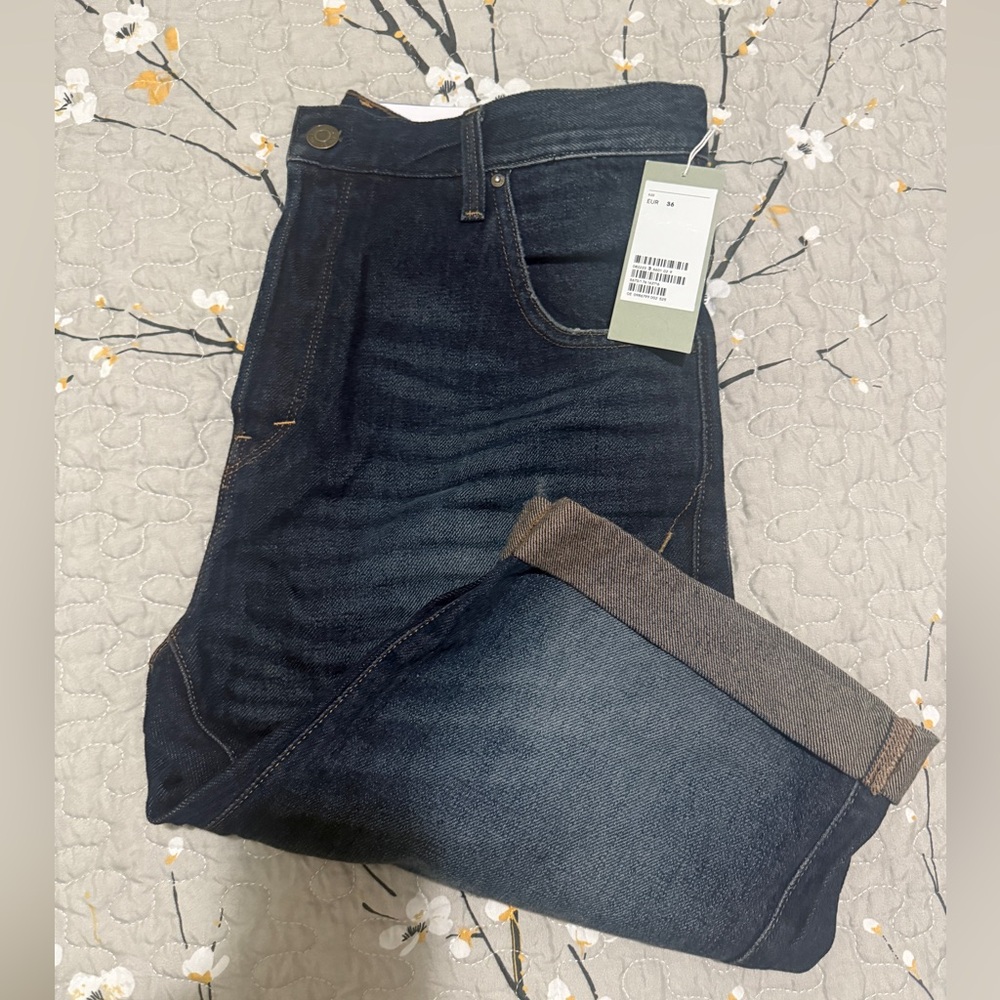 NWT H&M men Relaxed fit shorts/ SZ 36/ blue color